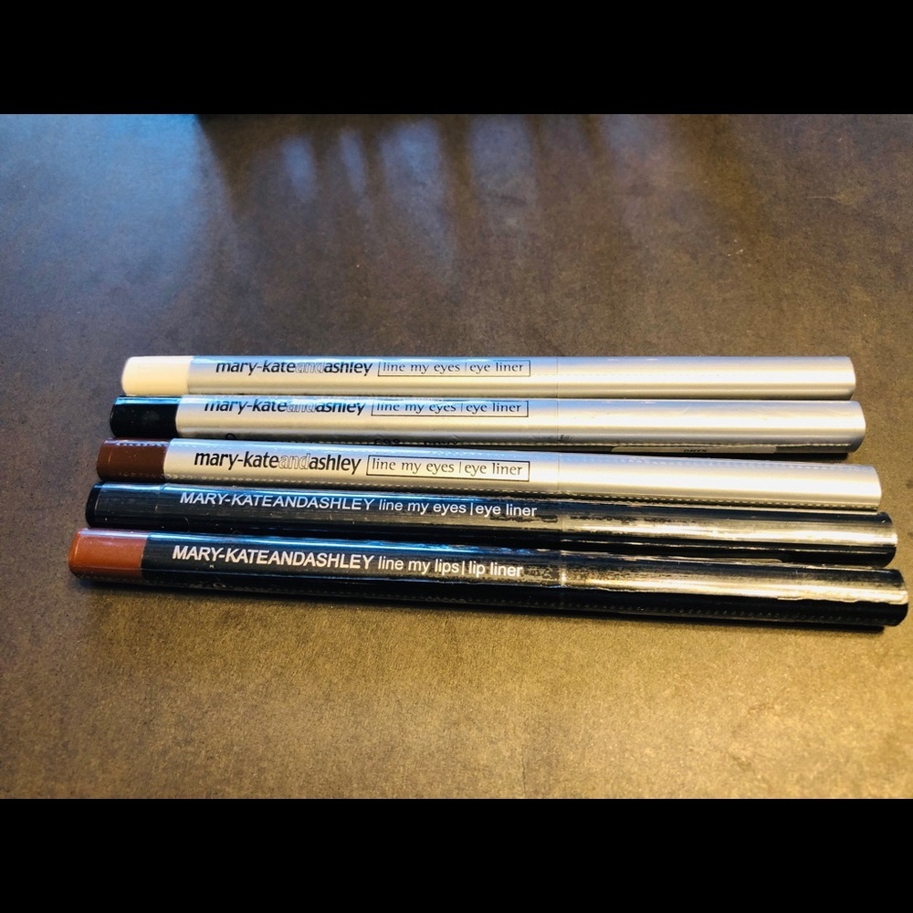 Mary-kate and Ashley eyeliner/lip liner bundle